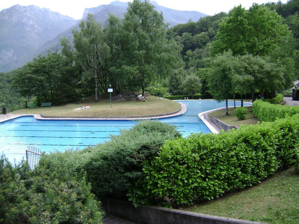 Casa Valbrona Cameră foto